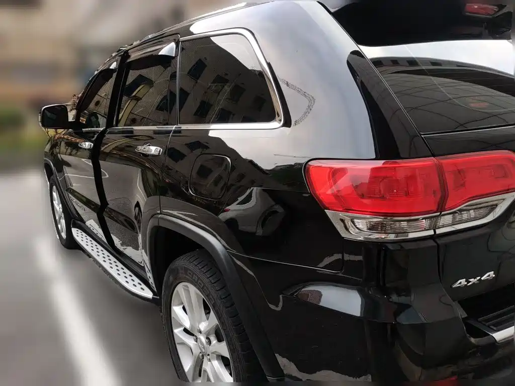 Jeep Grand Cherokee (Import) — миниатюра 4