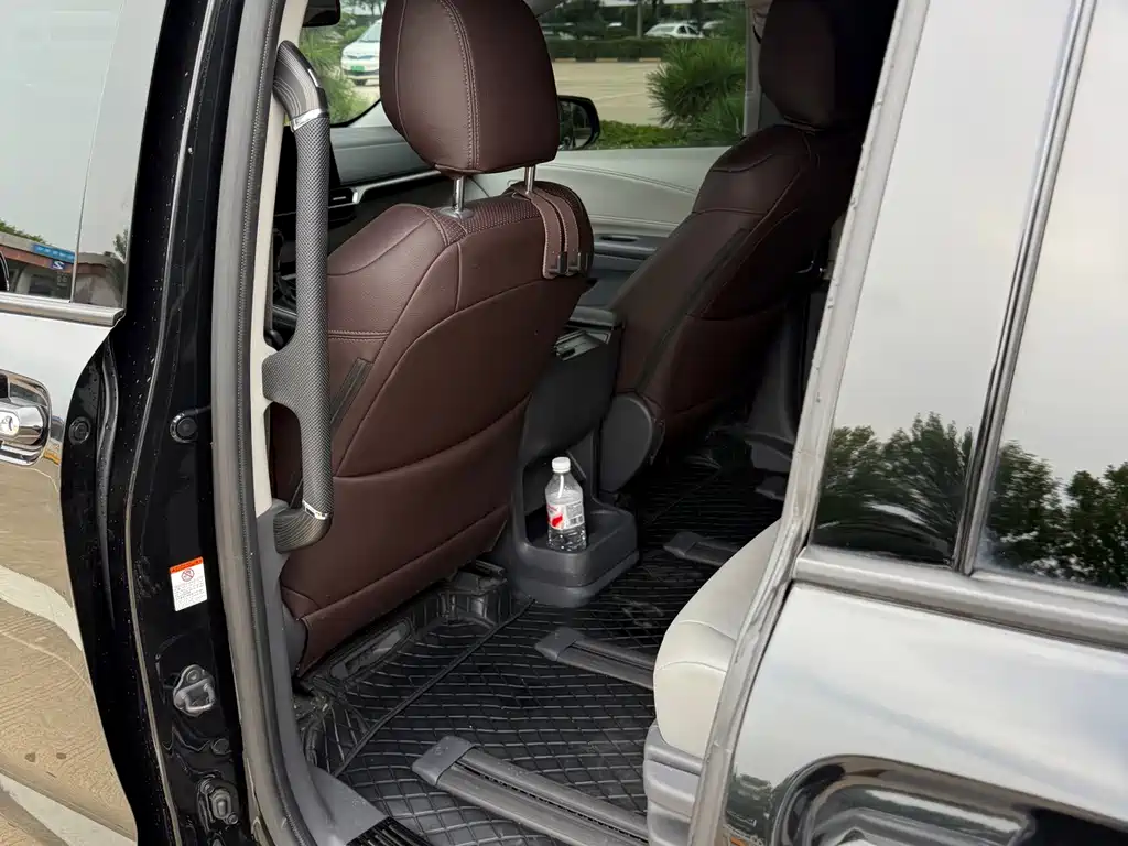 Toyota Granvia — миниатюра 7