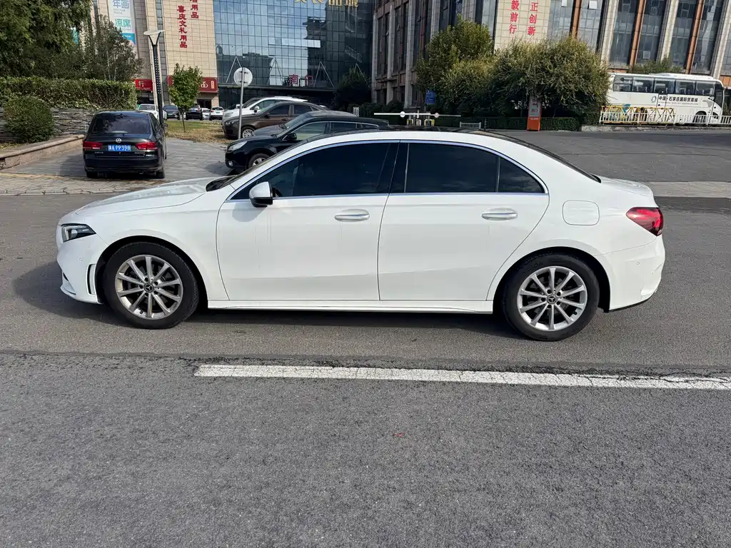 Mercedes-Benz A-Class — миниатюра 7