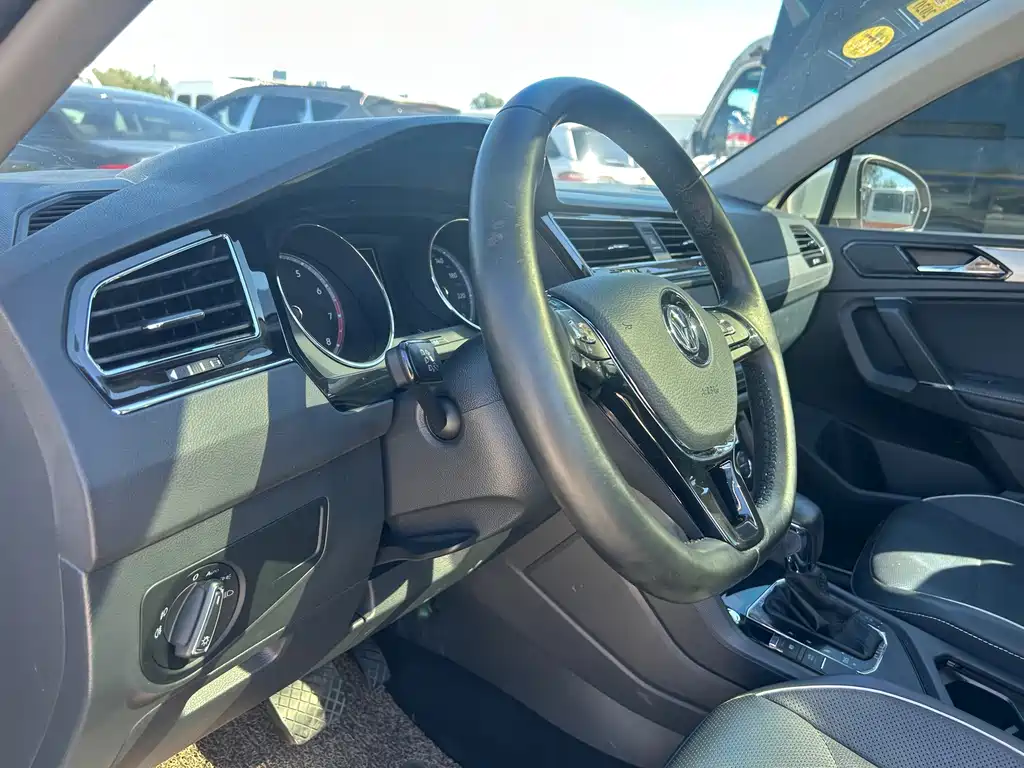 Volkswagen Tiguan L — миниатюра 10