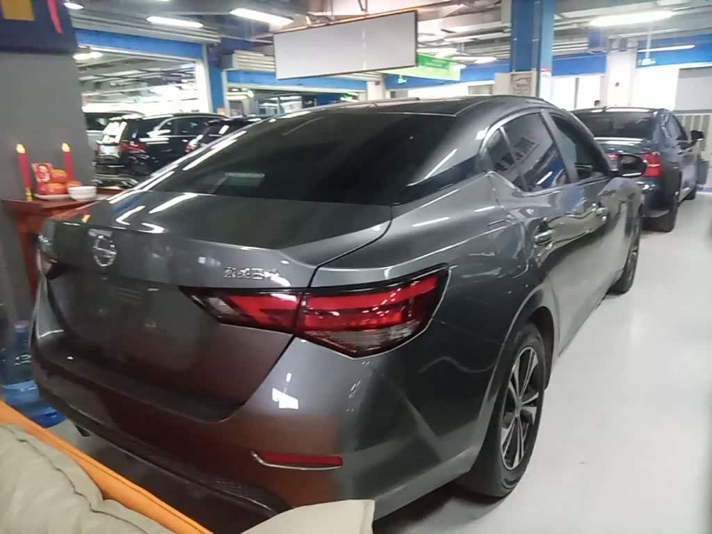 Nissan Sylphy 1.6 л 2023 г. Серебристо-серый, пробег 43000 км