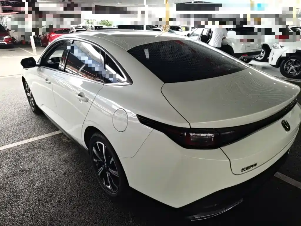 Changan Eado — миниатюра 5