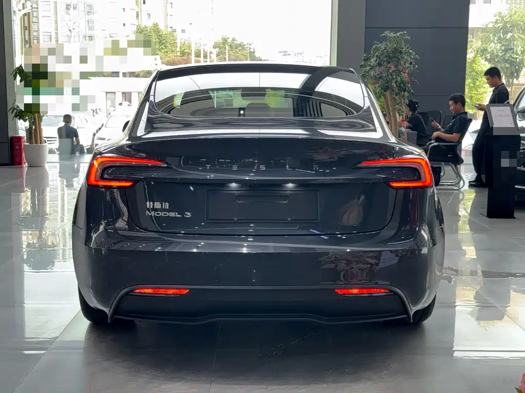 Tesla Model 3 — миниатюра 9