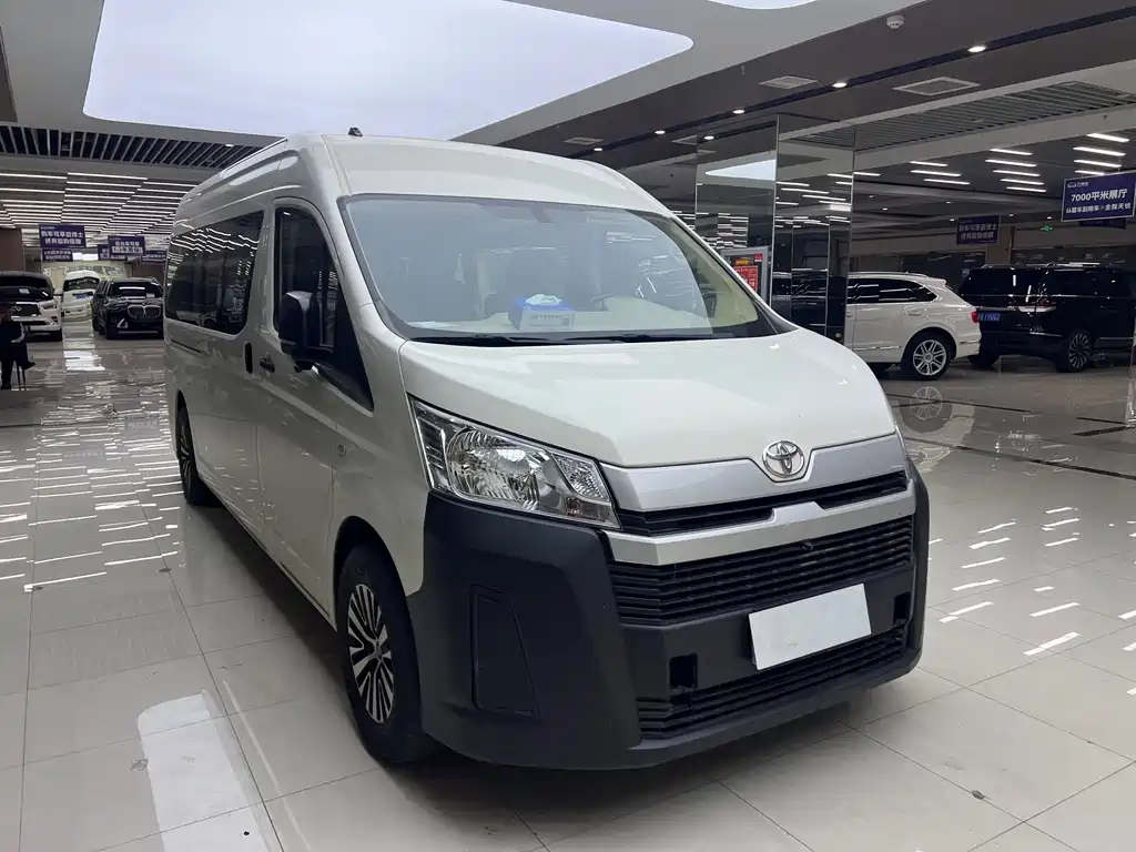 Toyota Hiace — миниатюра 3
