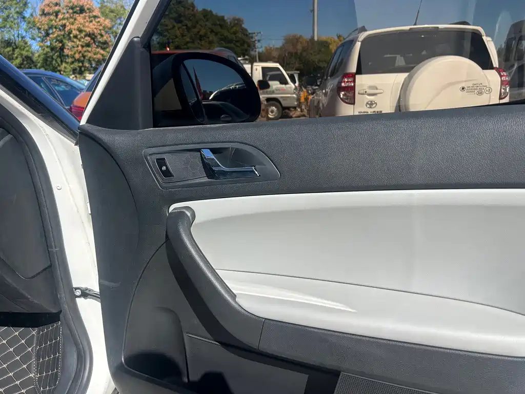 Skoda Yeti — миниатюра 25