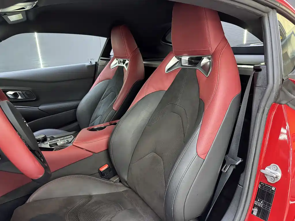 Toyota Supra — миниатюра 6