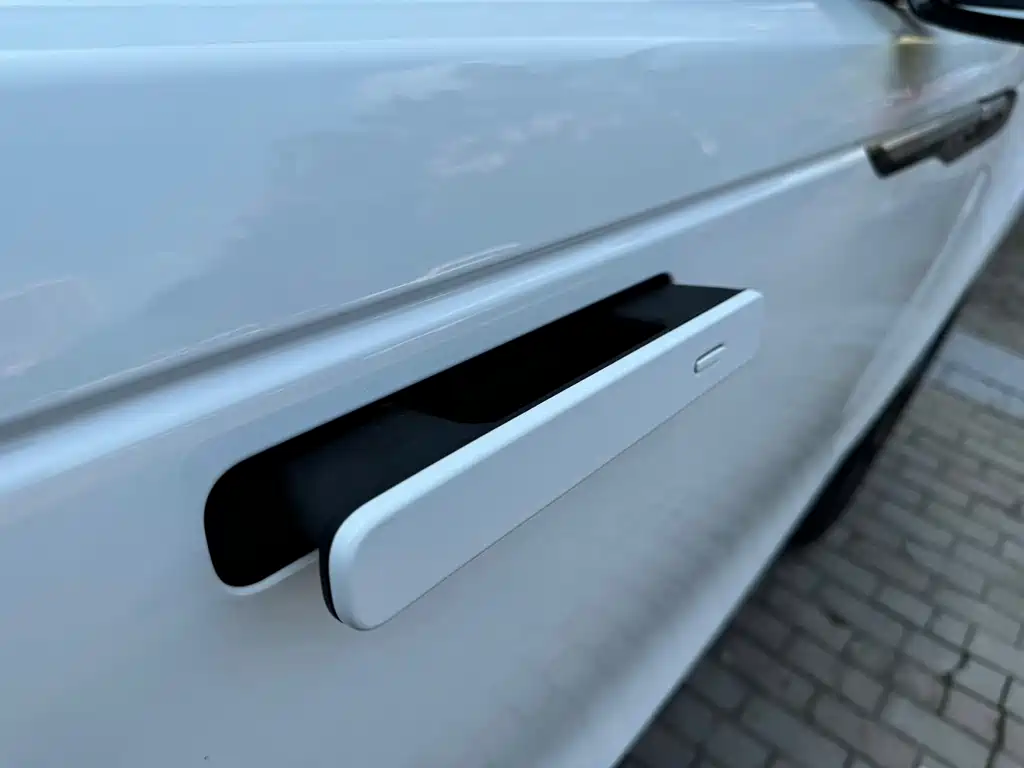 Land Rover Velar — миниатюра 13