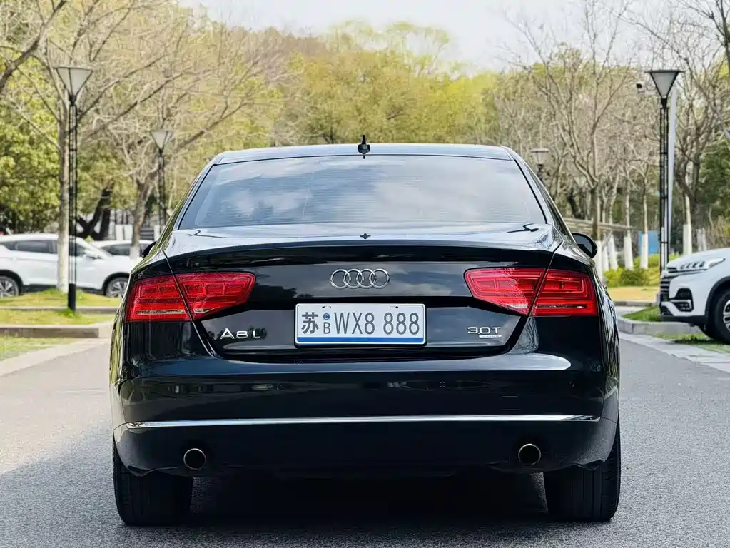 Audi A8 2011 A8L 3.0 TFSI quattro Comfort (213kW
