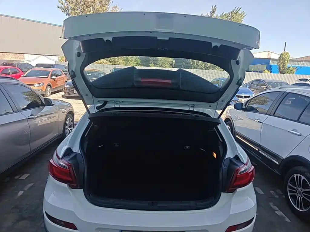 Qoros Qoros 3 — миниатюра 19