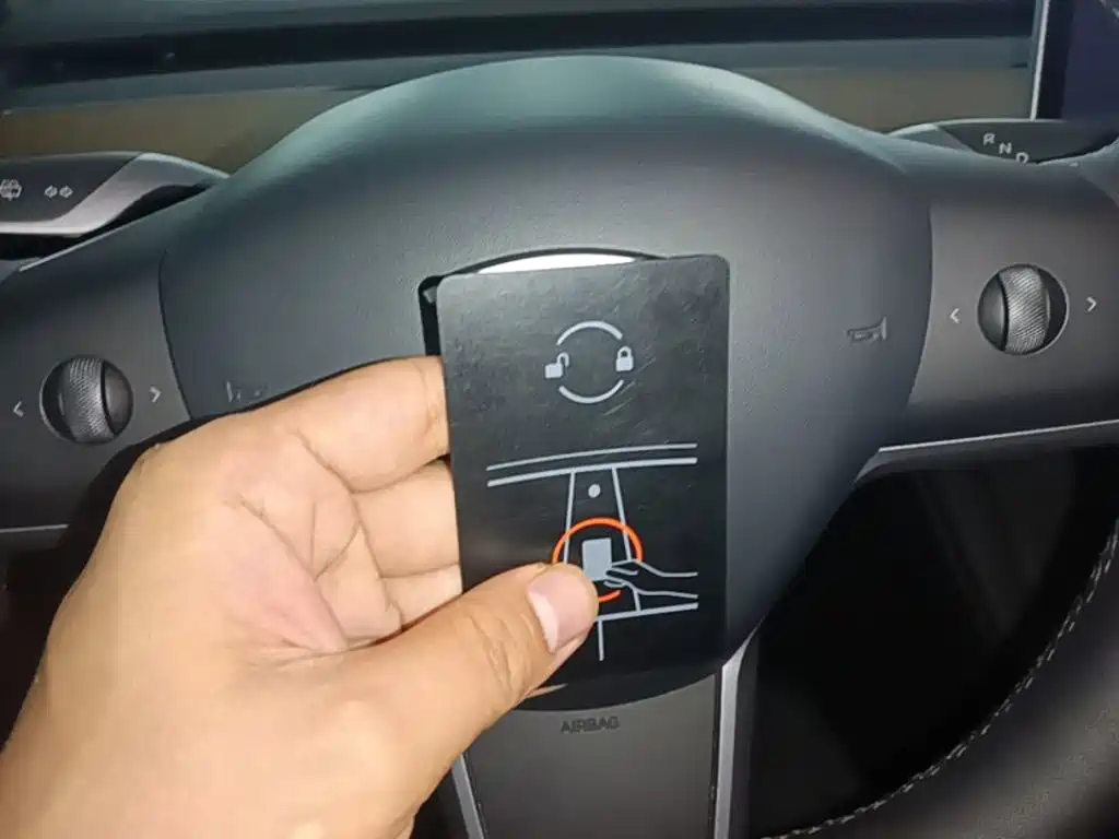 Tesla Model Y — миниатюра 9