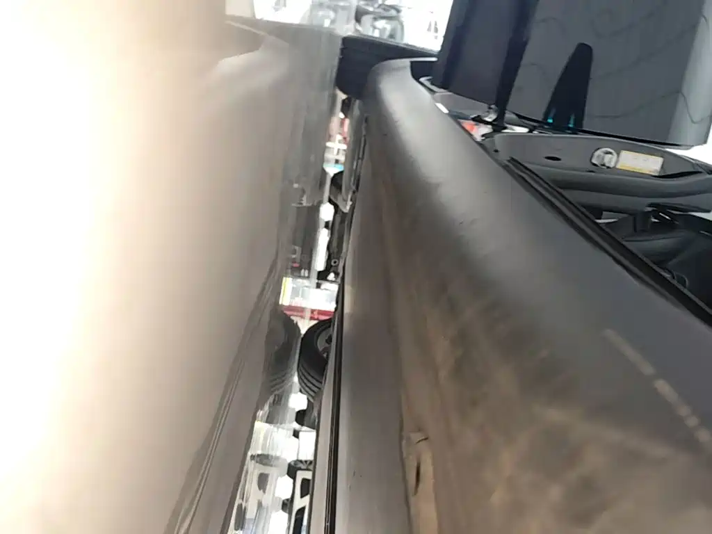 Tesla Model Y — миниатюра 21
