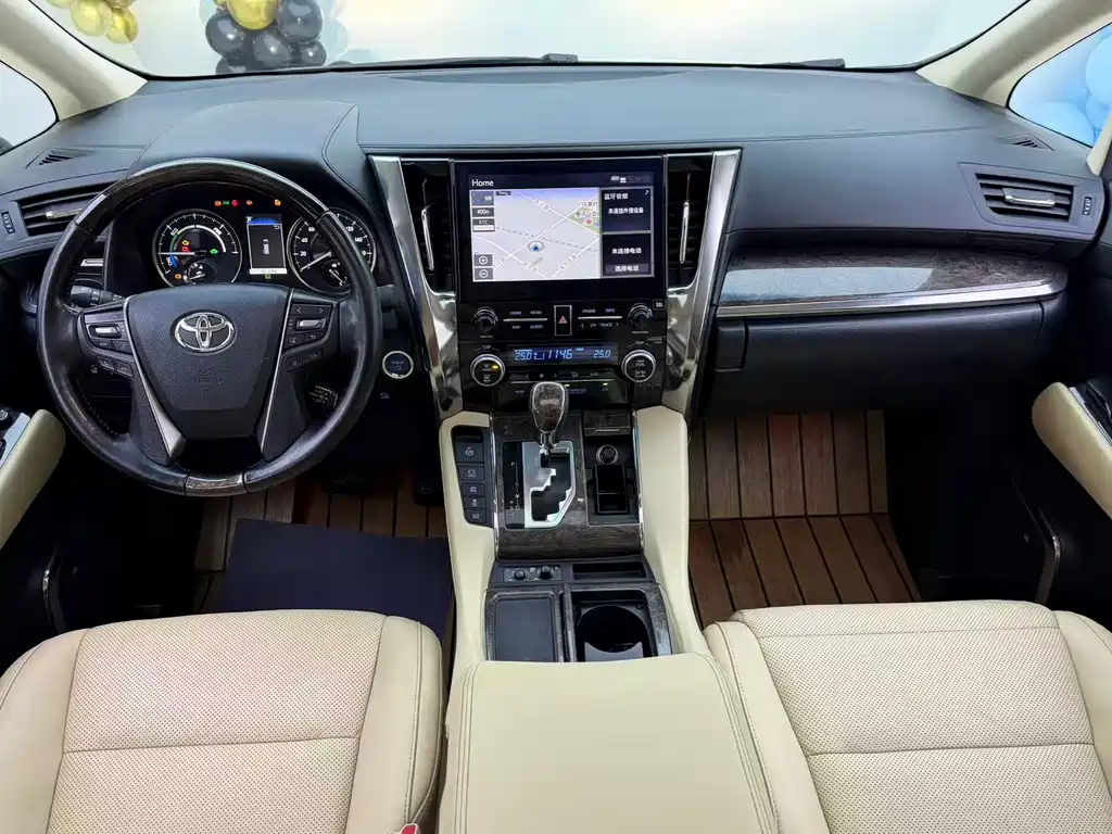 Toyota Alphard — миниатюра 4