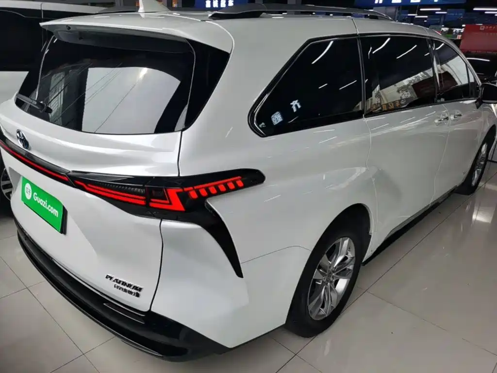 Toyota Sienna — миниатюра 7