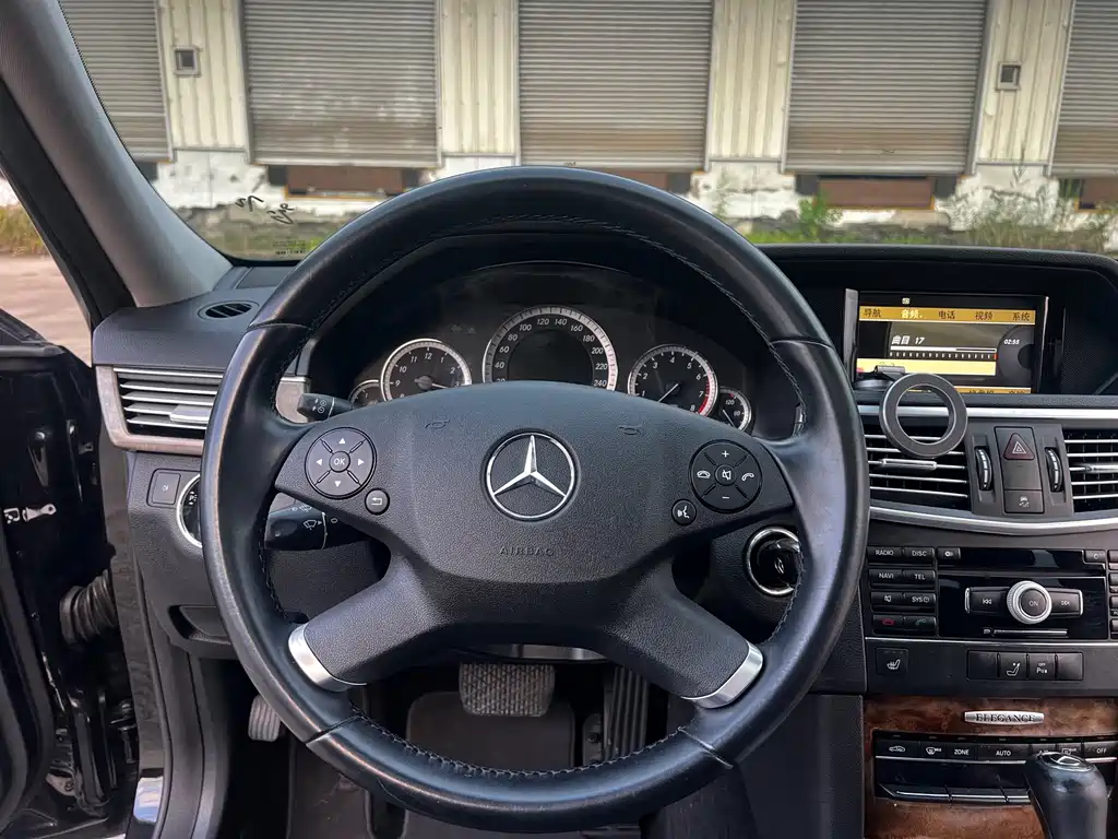 Mercedes-Benz E-Class (Import) — миниатюра 21