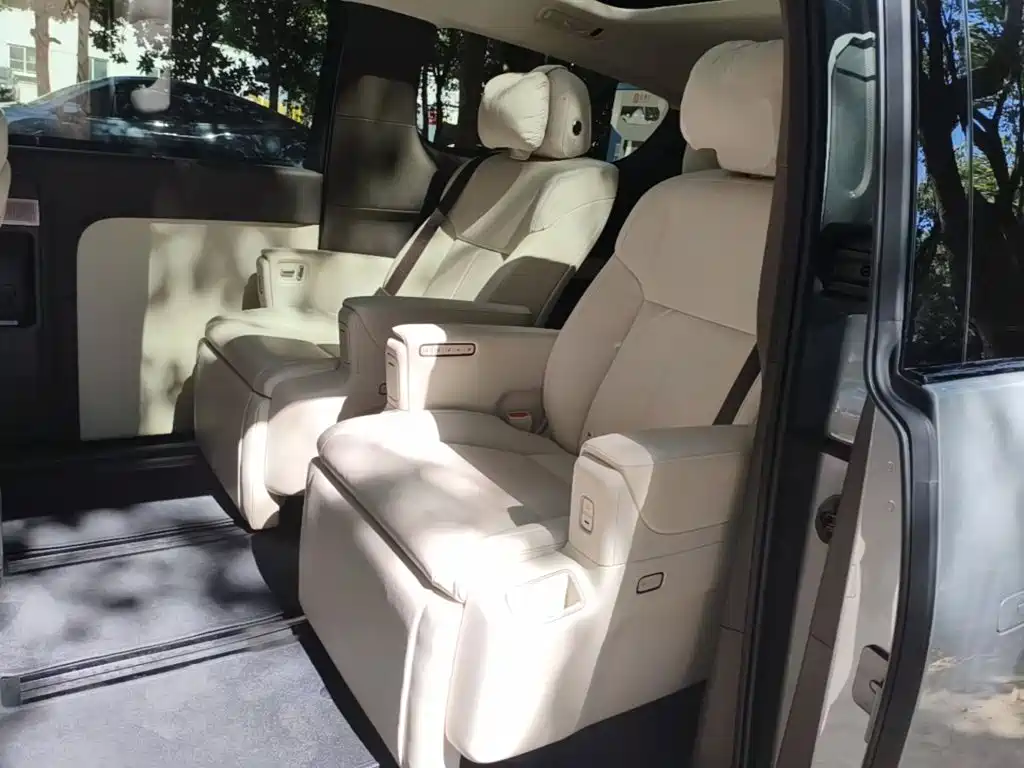 Li Auto Li MEGA — миниатюра 17