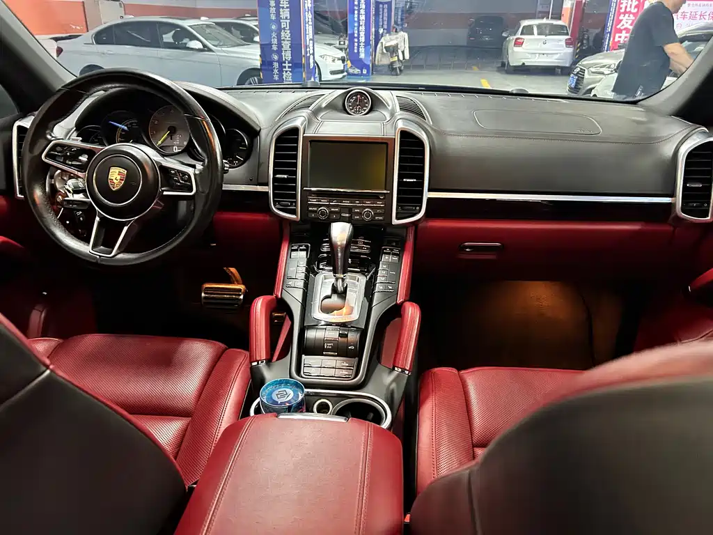 Porsche Cayenne Hybrid — миниатюра 12