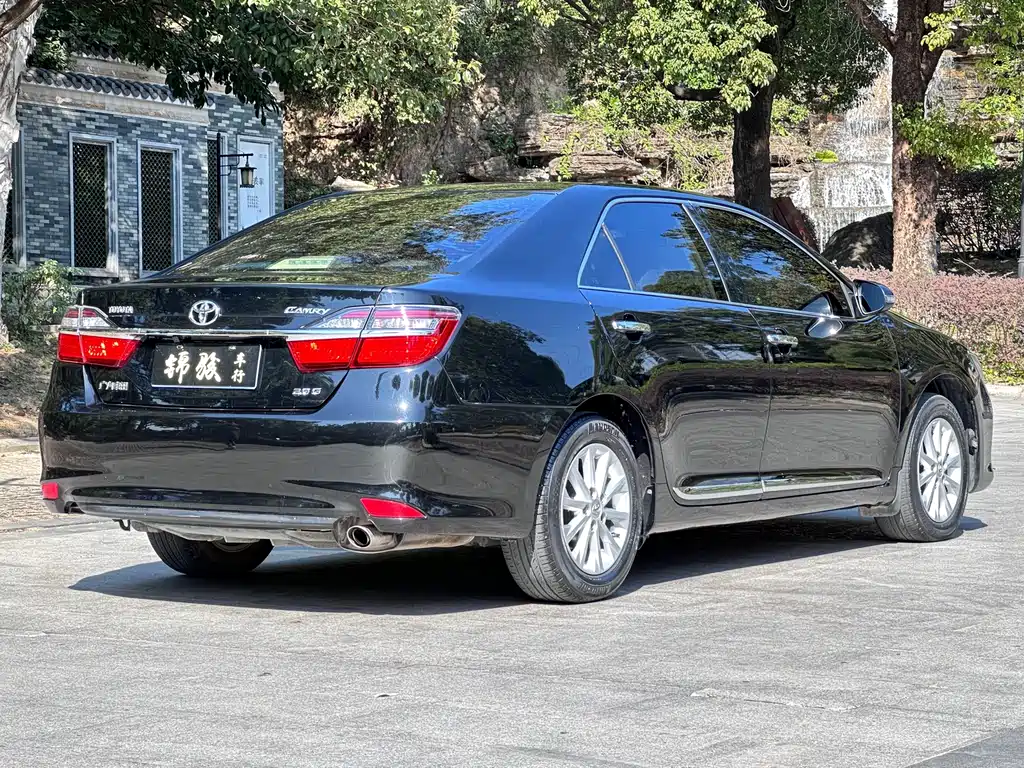 Toyota Camry — миниатюра 4