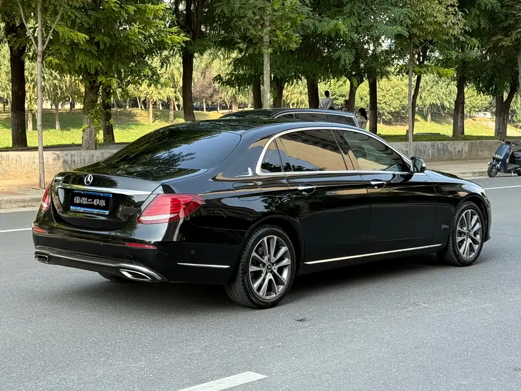 Mercedes-Benz E-Class — миниатюра 9