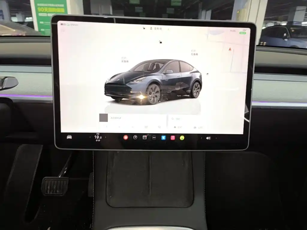 Tesla Model Y — миниатюра 13