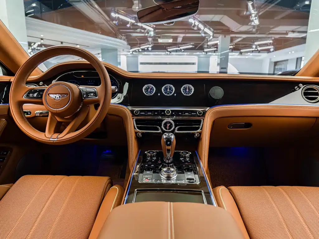 Bentley Flying Spur PHEV — миниатюра 5