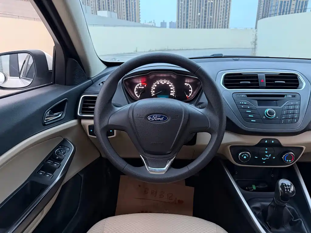 Ford Escort — миниатюра 9