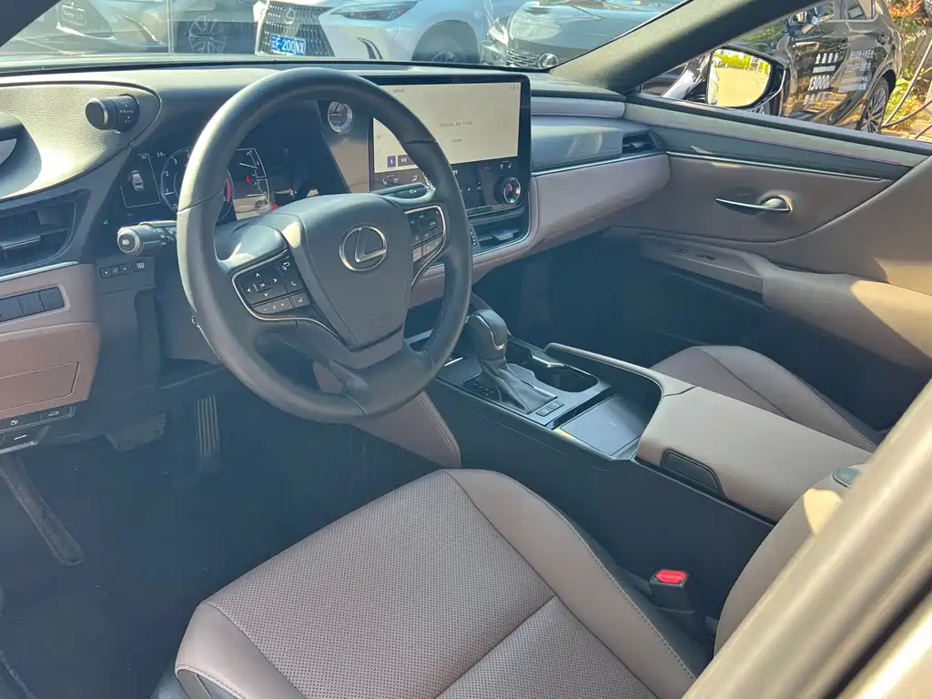 Lexus ES — миниатюра 10