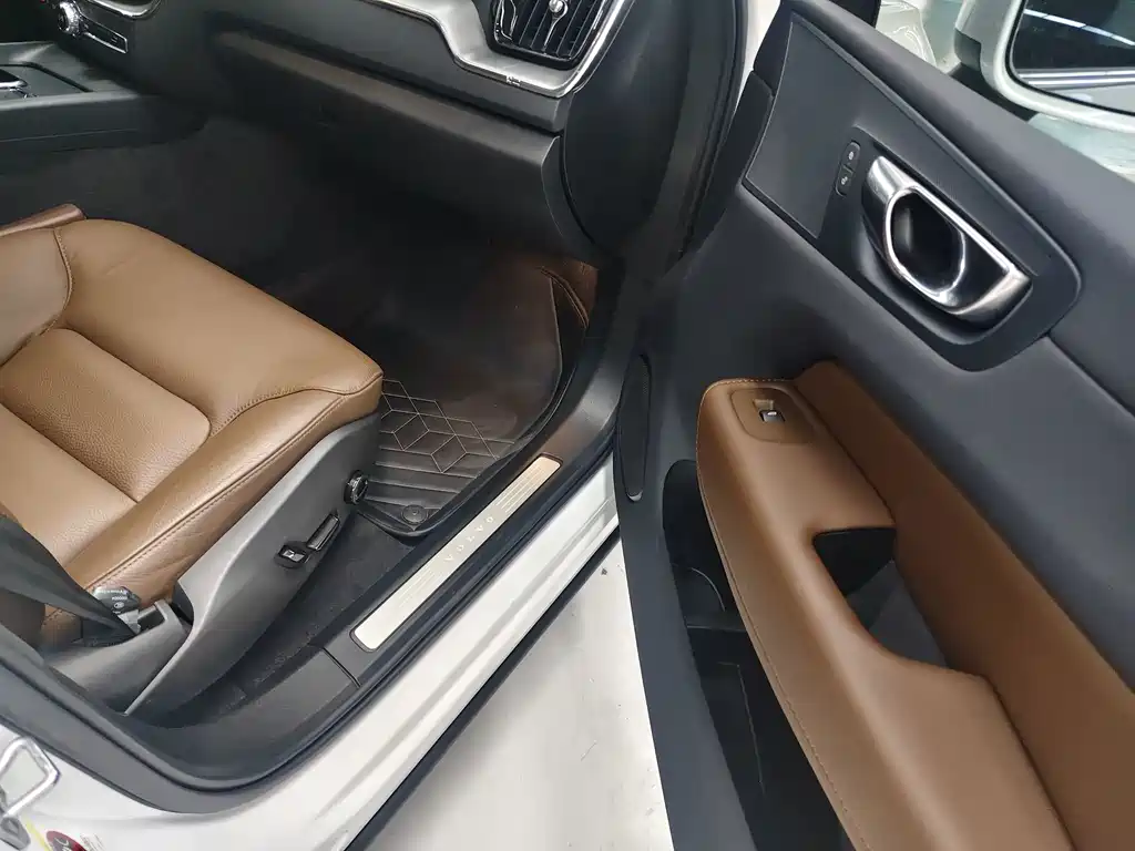 Volvo XC60 — миниатюра 11