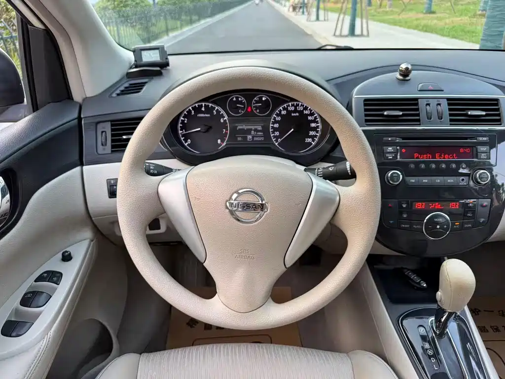 Nissan Tiida — миниатюра 7