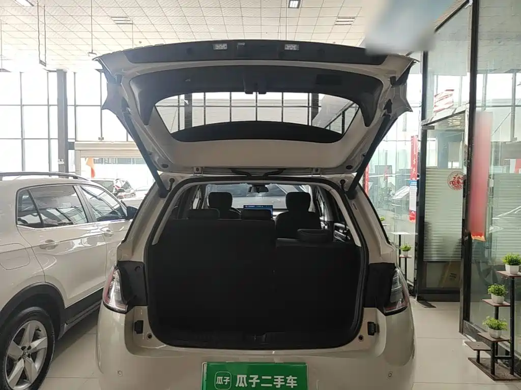 Baojun Yunduo — миниатюра 19