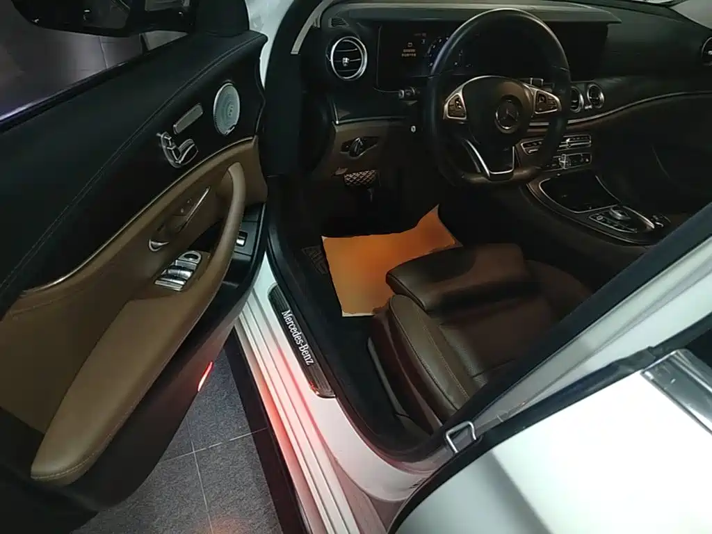 Mercedes-Benz E-Class — миниатюра 16
