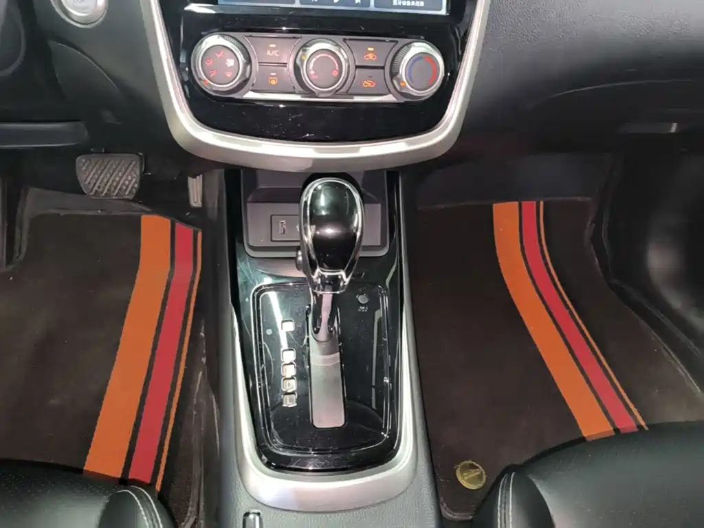 Nissan Tiida — миниатюра 14