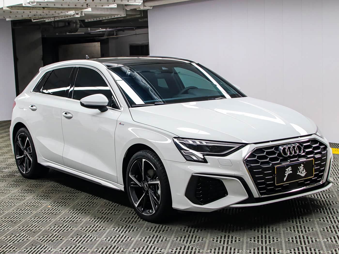 Audi A3 1.4 л 2023 г. Белый, пробег 7000 км