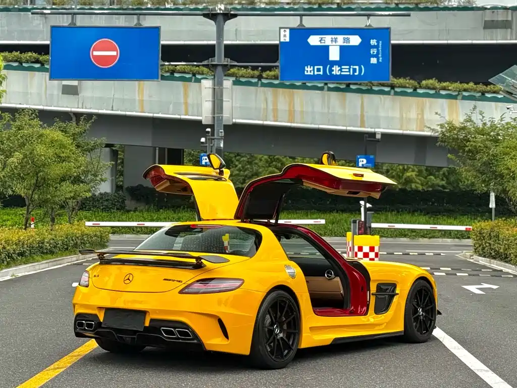 Mercedes-Benz SLS AMG — миниатюра 7