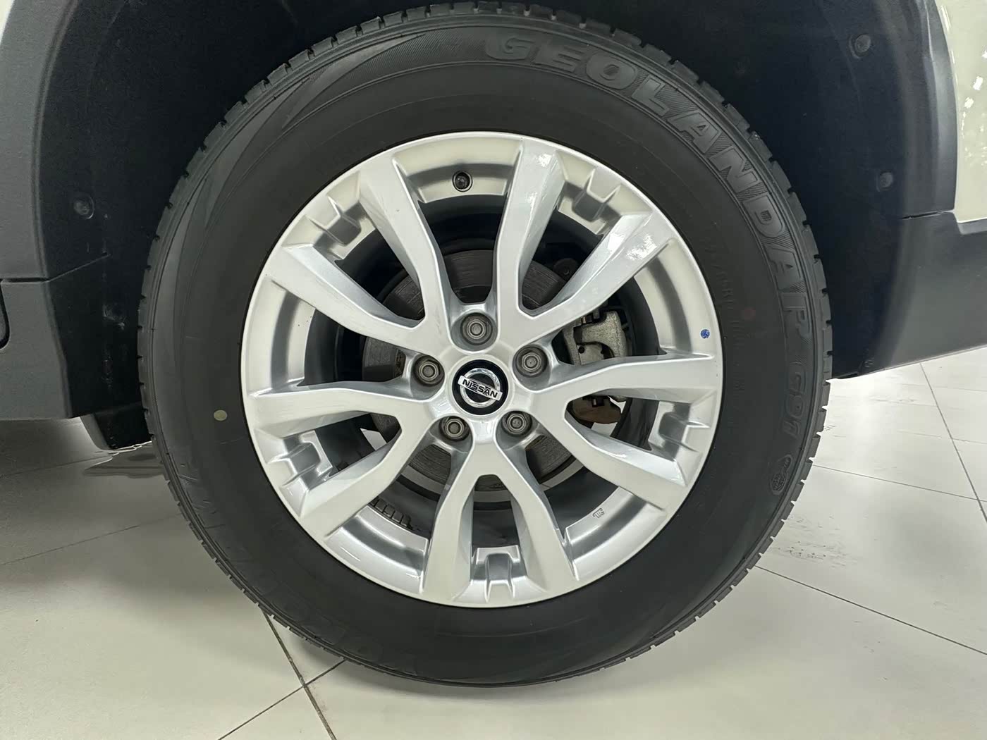 Nissan X-Trail 2.0 л 2023 г. Белый, пробег 39000 км