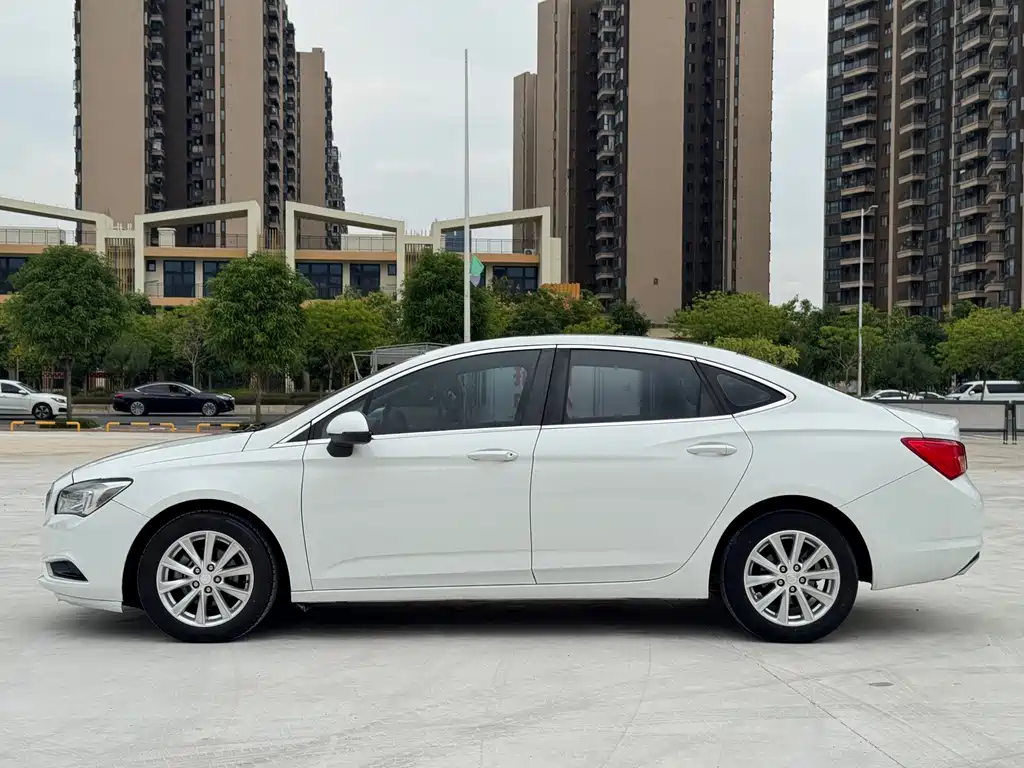 Buick Verano — миниатюра 8