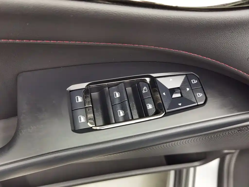 Ford Mondeo — миниатюра 9