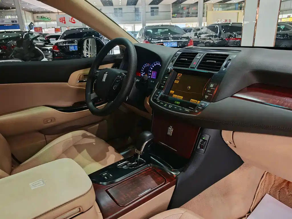 Toyota Crown — миниатюра 11