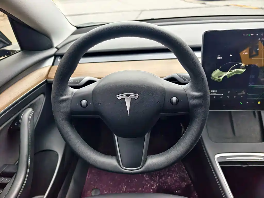 Tesla Model 3 — миниатюра 8