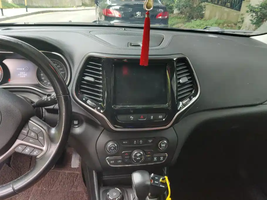 Jeep Cherokee — миниатюра 13