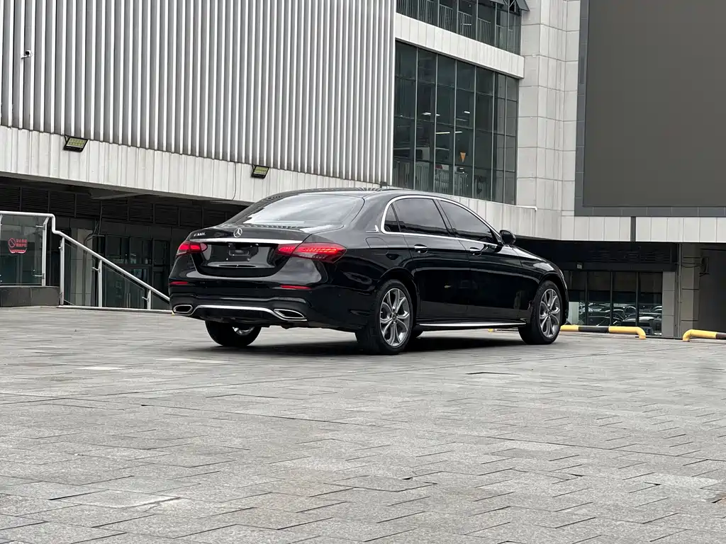 Mercedes-Benz E-Class — миниатюра 6