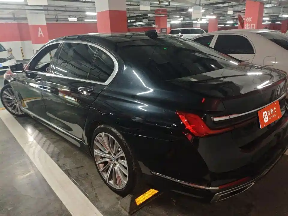 BMW 7 Series — миниатюра 8