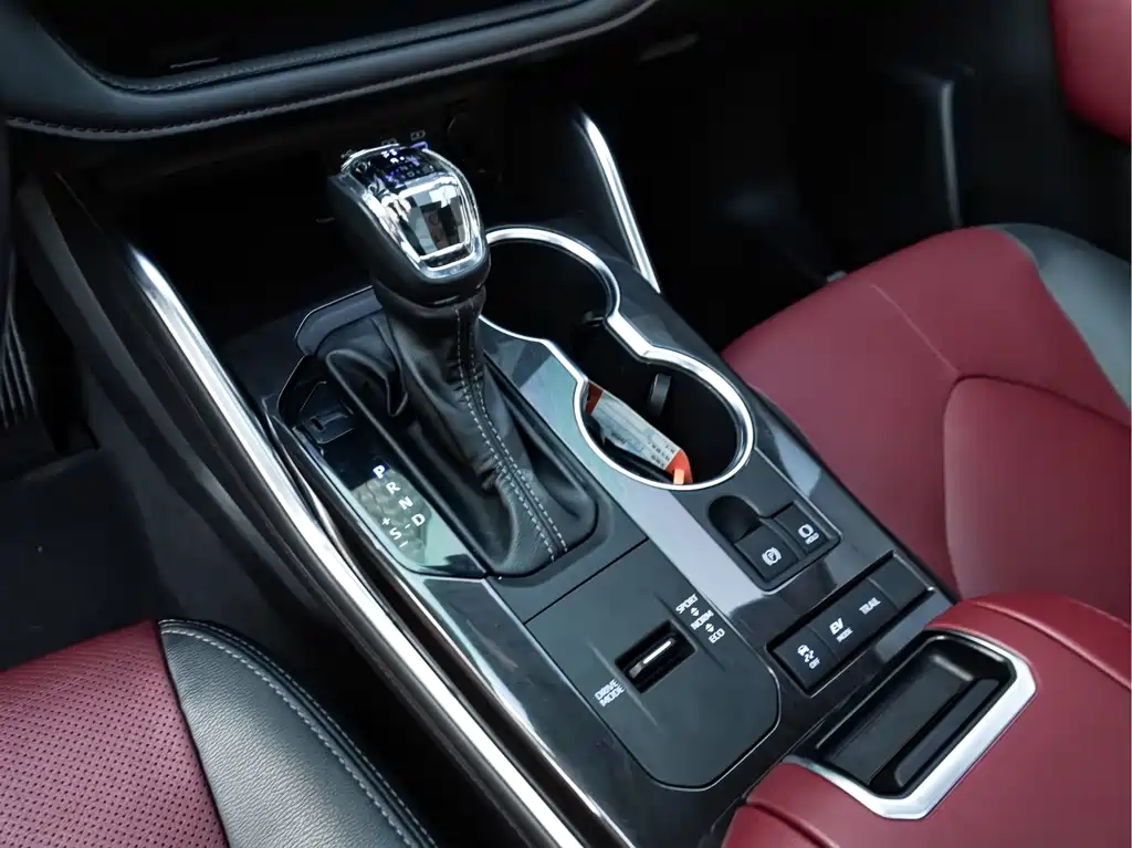 Toyota Crown Kluger — миниатюра 6