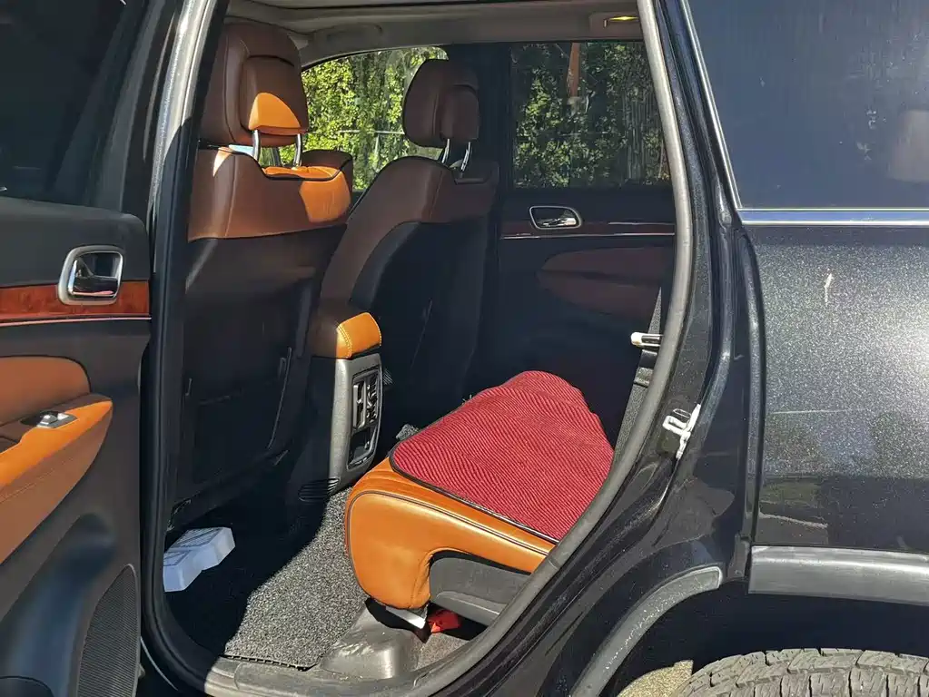 Jeep Grand Cherokee (Import) — миниатюра 14