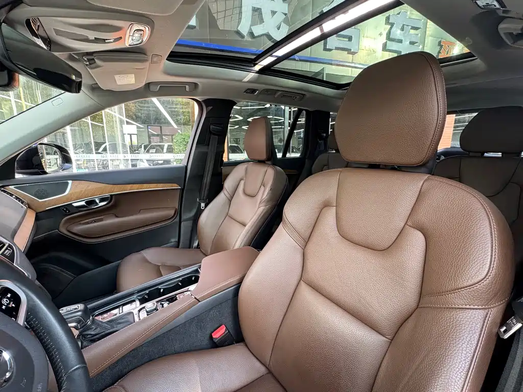 Volvo XC90 — миниатюра 9