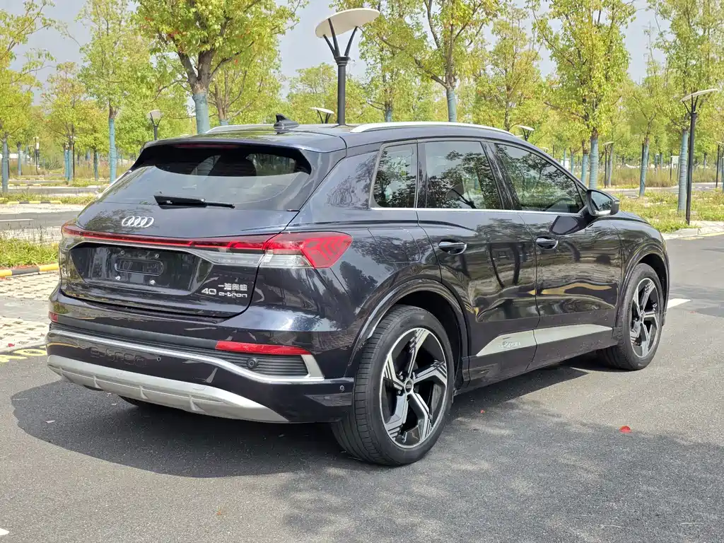 Audi Q4 e-tron — миниатюра 4