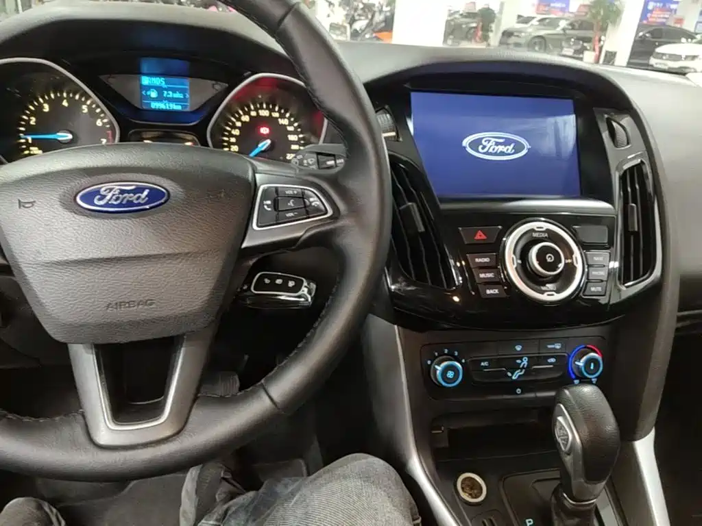 Ford Focus — миниатюра 10