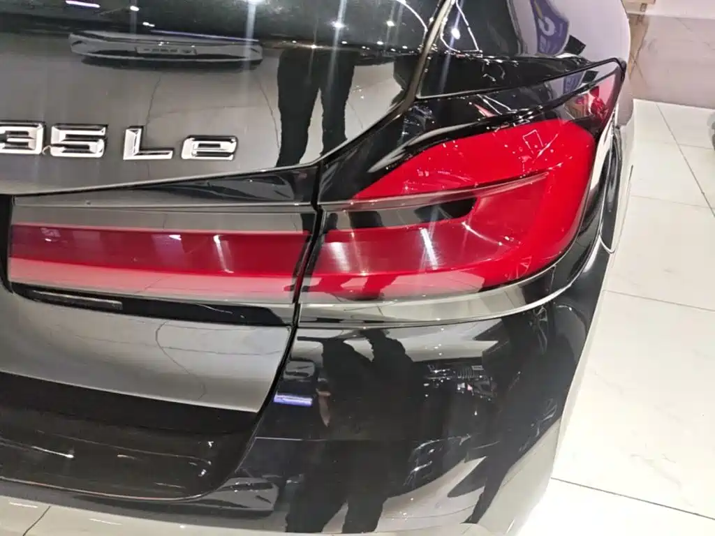 BMW 5 Series New Energy — миниатюра 8