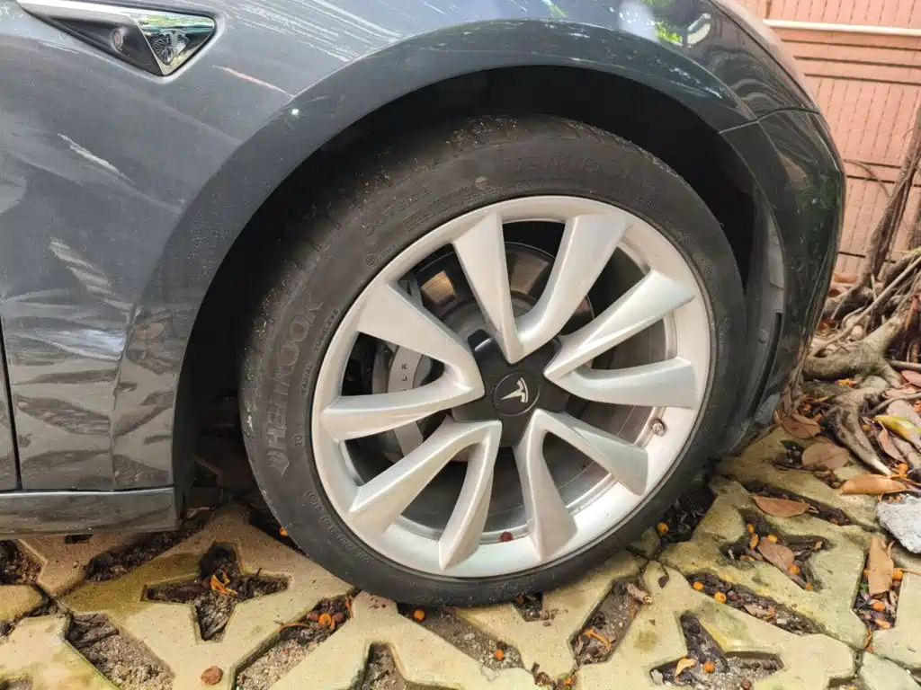 Tesla Model 3 — миниатюра 8