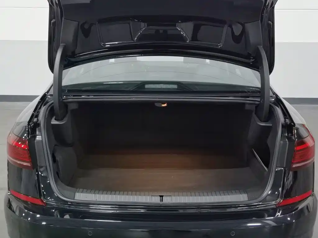 Volkswagen Passat PHEV — миниатюра 16