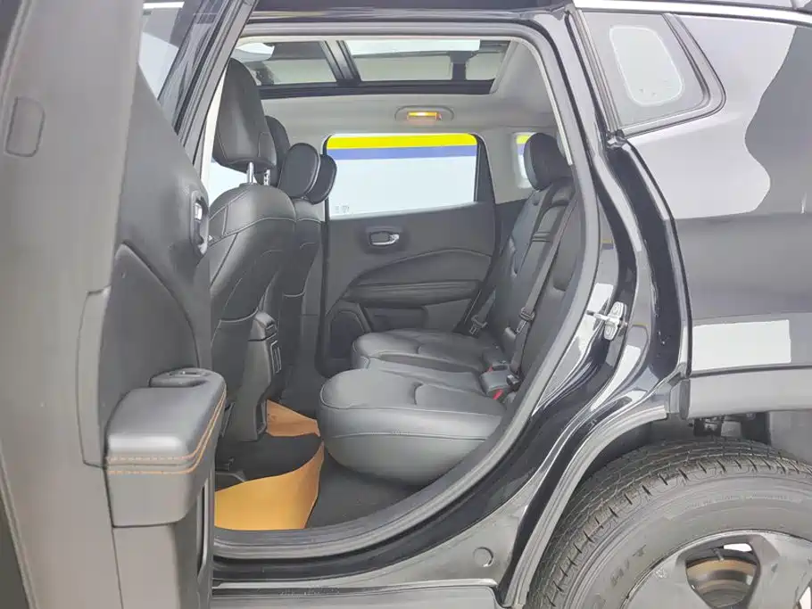 Jeep Compass — миниатюра 11